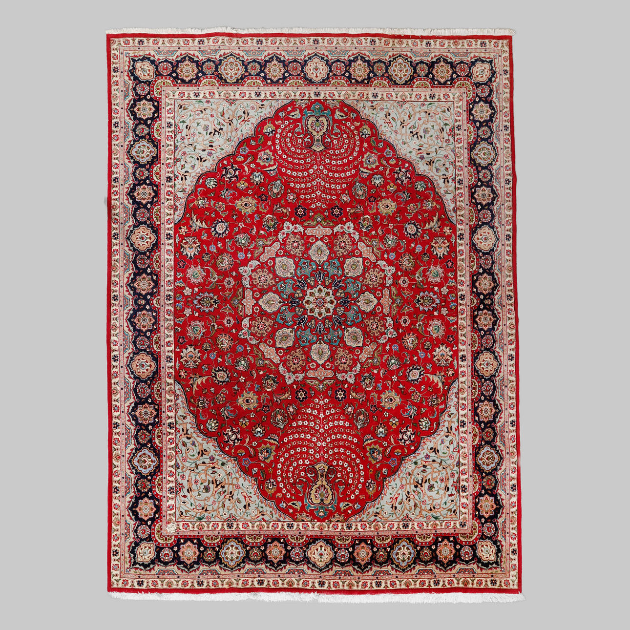 An oriental rug. 290 x 395 cm.