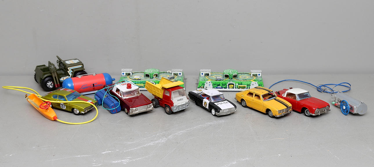 LEKSAKER, 9 delar, plåt, 1900-tal.