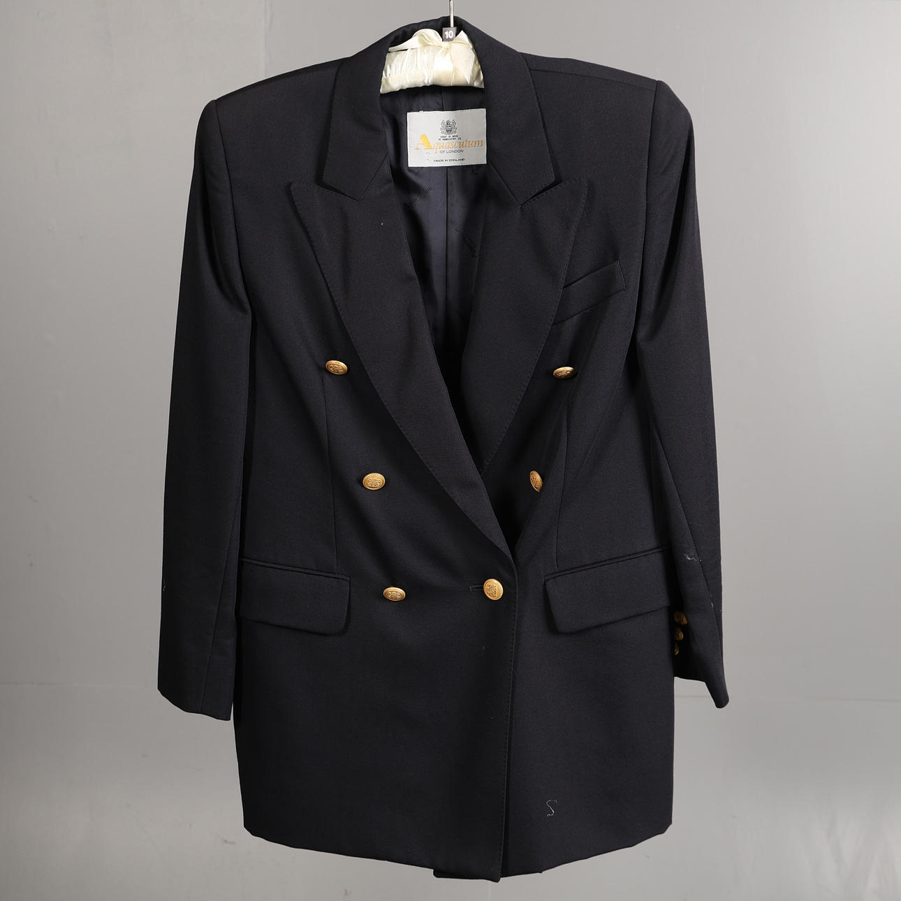 AN AQUASCUTUM LADIES JACKET, SIZE 10.
