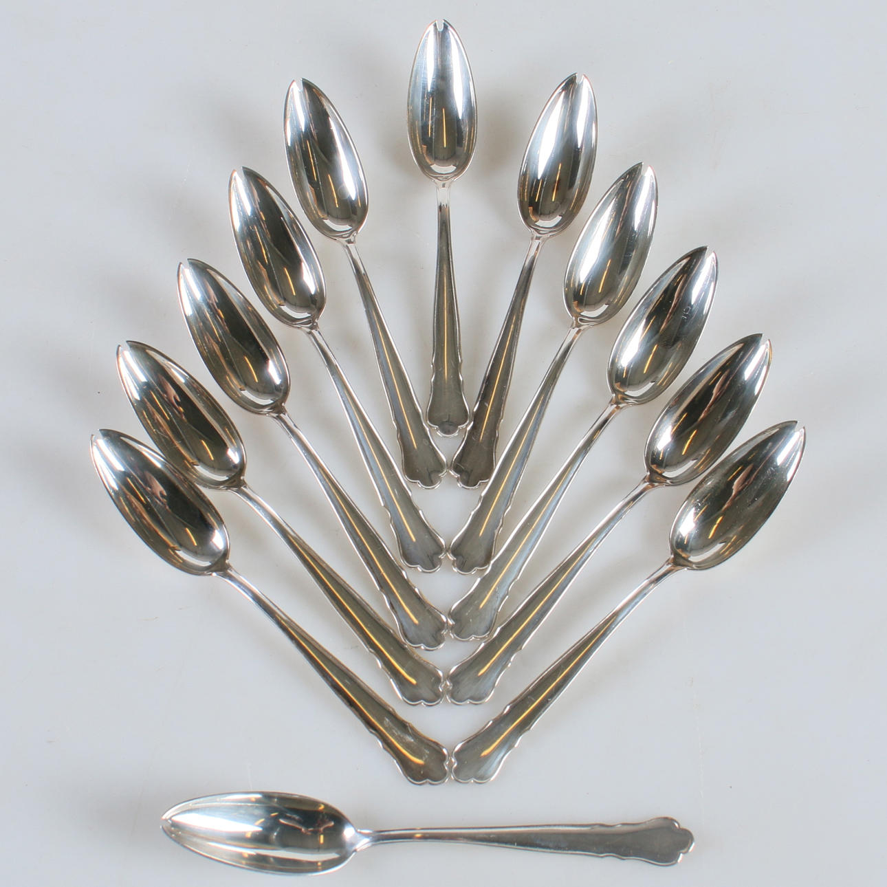 GRAPEFRUKTSKEDAR, 12 st. Nysilver, "Chippendale", 1900-tal.