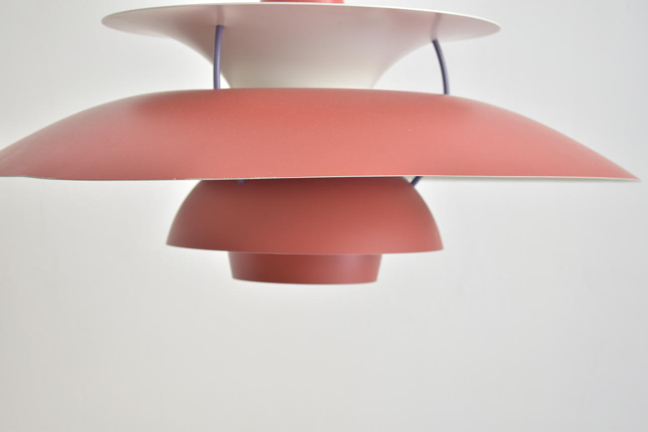 POUL HENNINGSEN. PH 5 lampa i rött, 1900-tal.