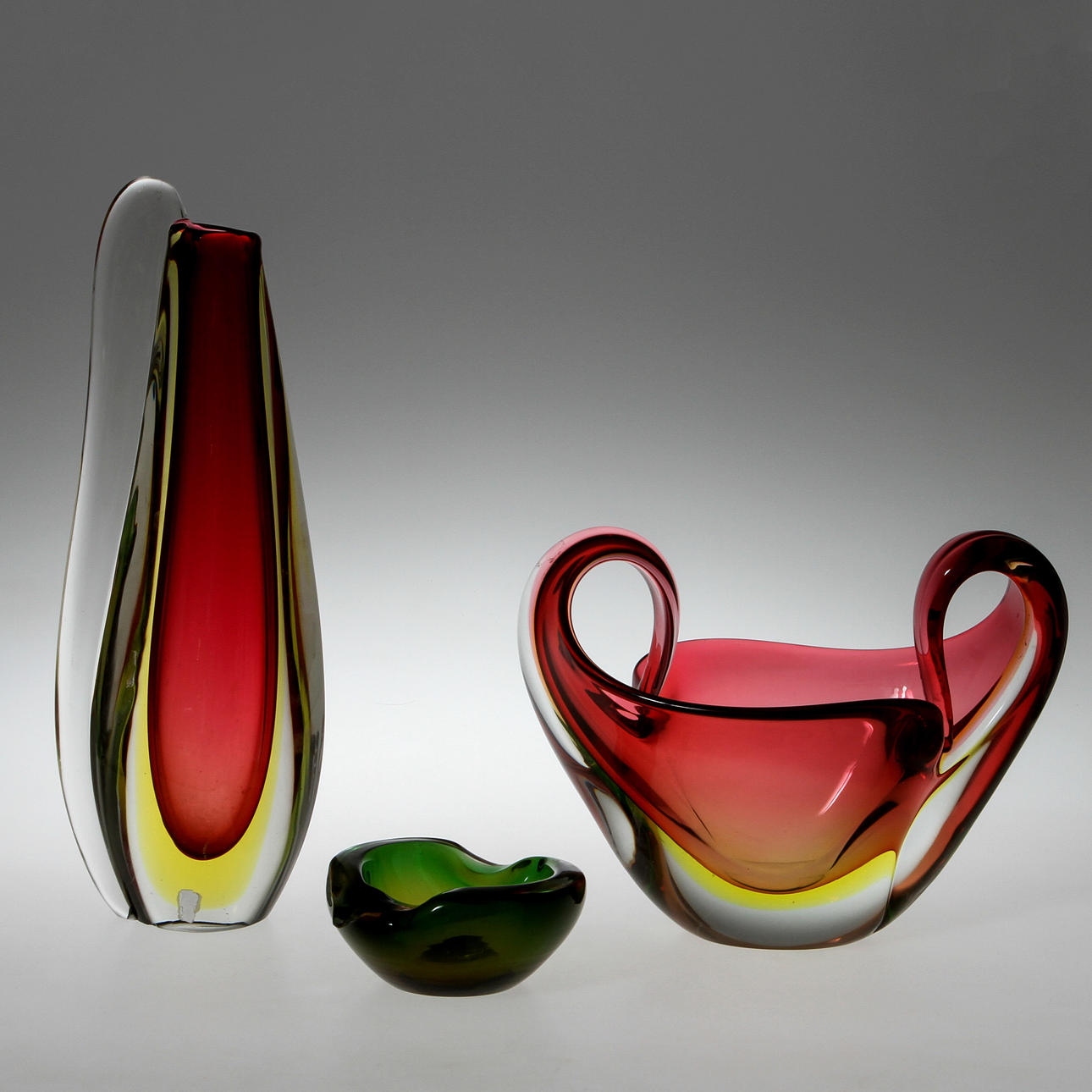 GLASFÖREMÅL, 3 st.