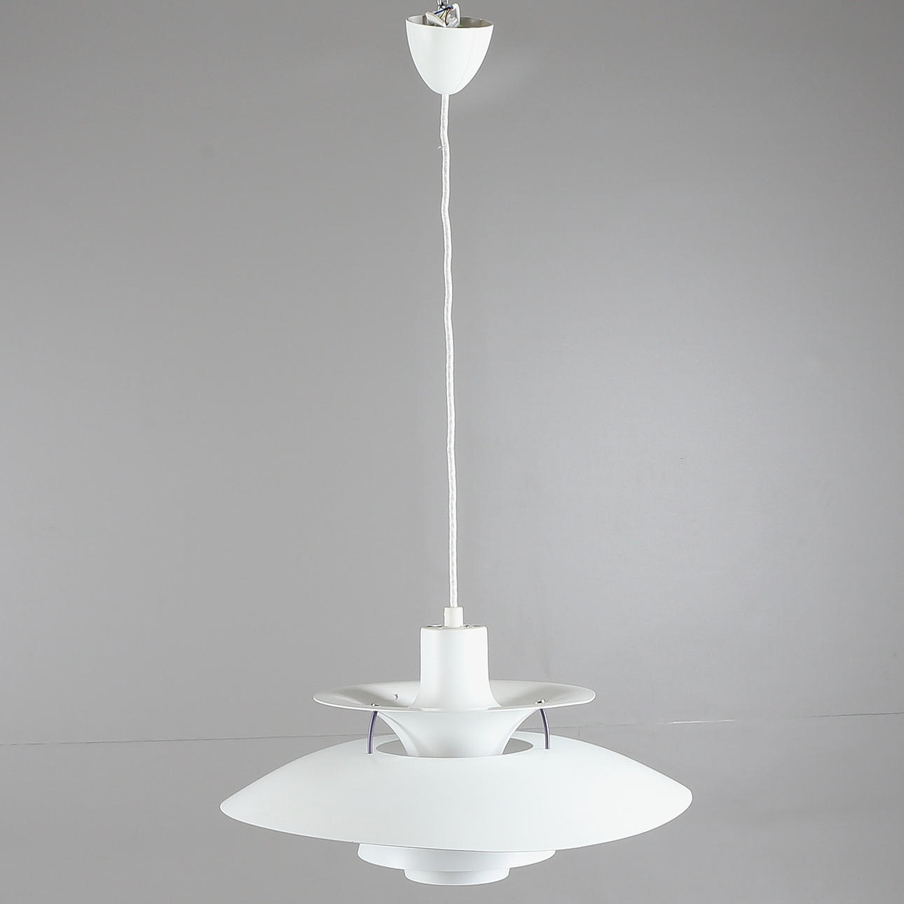 POUL HENNINGSEN. Taklampa, "PH 5", Louis Poulsen, Danmark, sent 1900-tal/samtida.