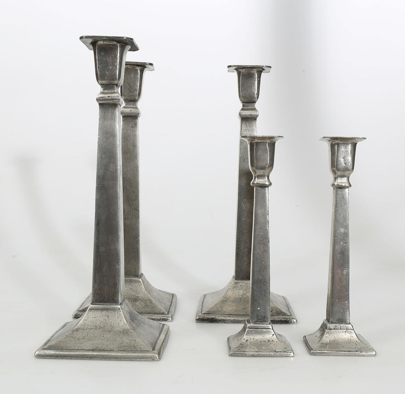 LJUSSTAKAR, tenn, 5 stycken, märkta E.P.U. 118 Europe Etain Zinn, tennhalt 95%.