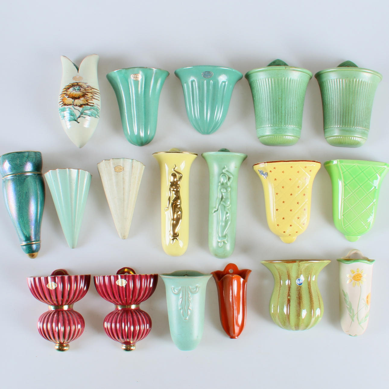 VÄGGVASER, 18 st. Keramik, Sverige.