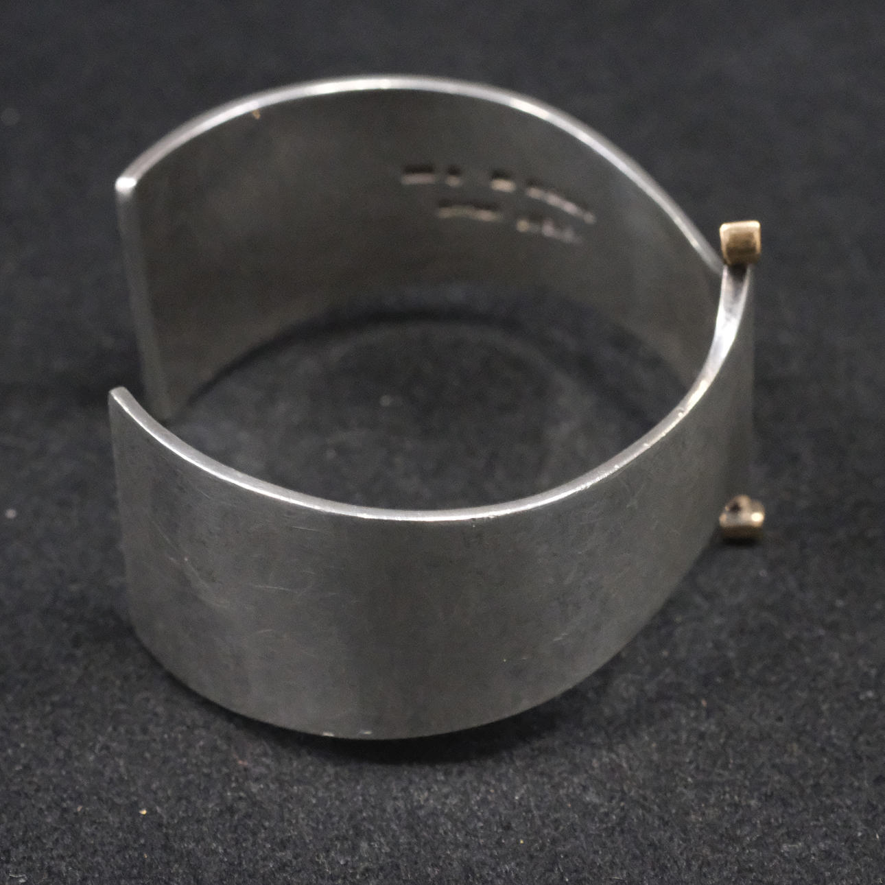 OVE BOHLIN. ARMRING. SILVER OCH GULD.