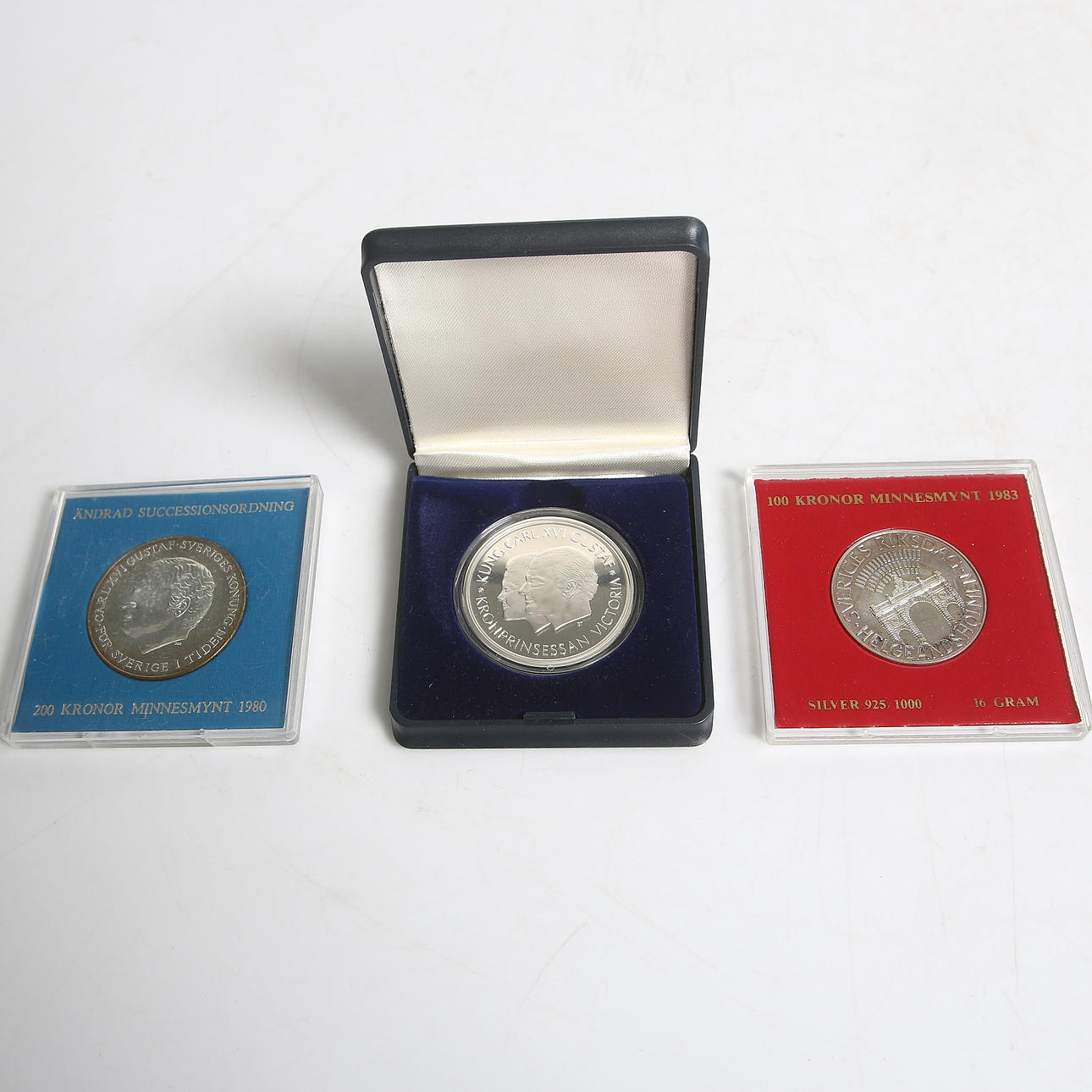 MYNT, 3 st. silver, bl.a. 200 kr 1980 och 2000.