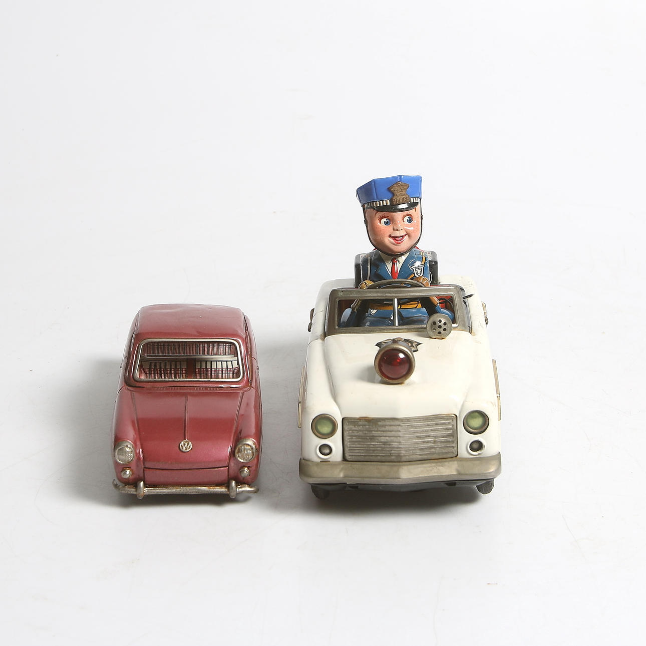 MODELLBILAR, 2 st, plåt. 1900-talets mitt.