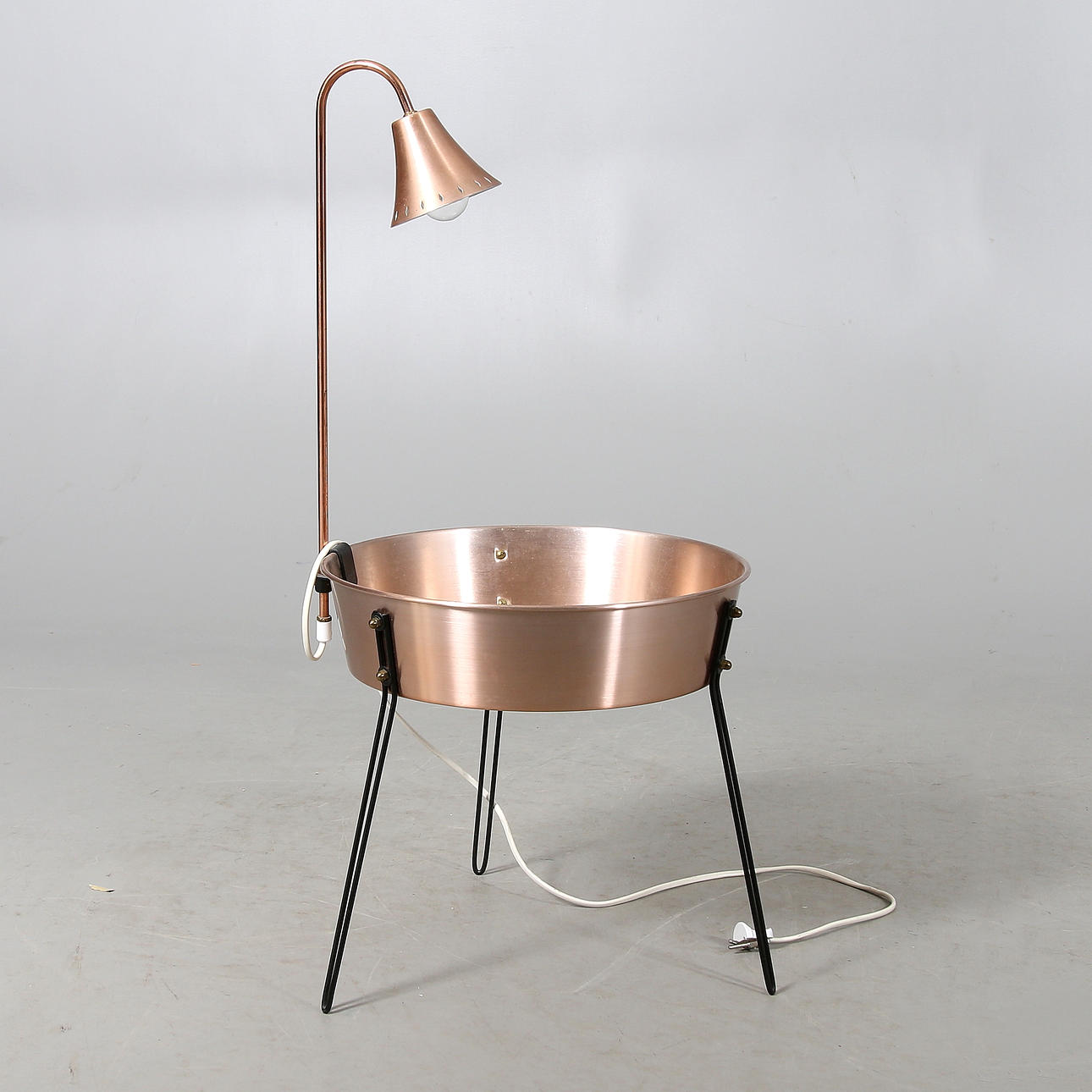 BLOMBORD med BELYSNING, koppar och smide, 1900-talets andra hälft.