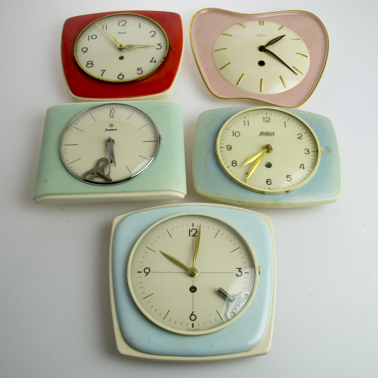 KÖKSKLOCKOR, 5 stycken, porslin.