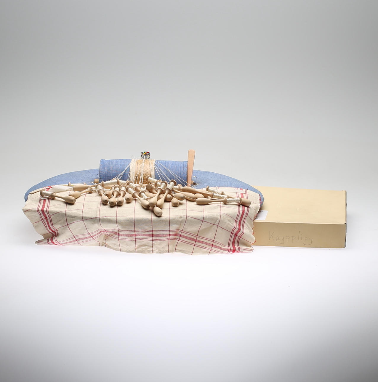 KNYPPELDYNA, med tillbehör.