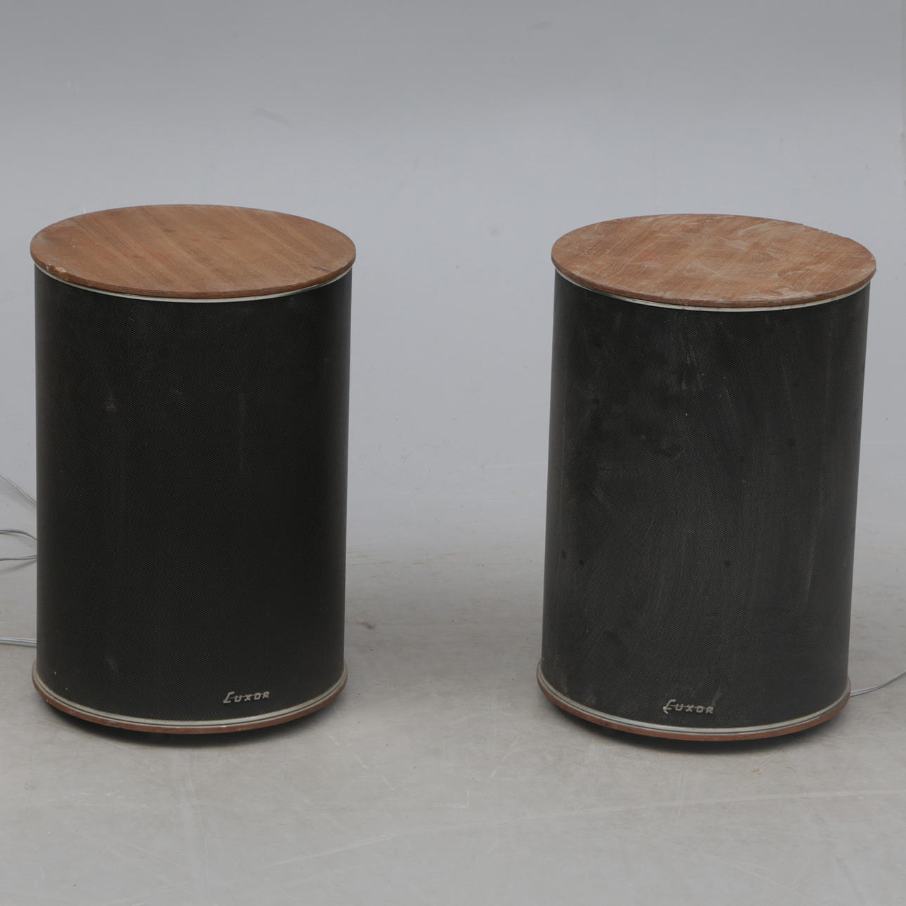 Un altavoz de 2 piezas, Luxor.