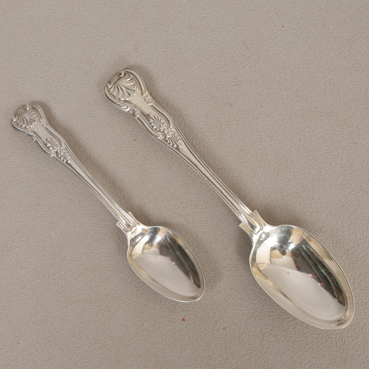 A VICTORIAN SILVER DESSERT SPOON AND A TEASPOON (2).
