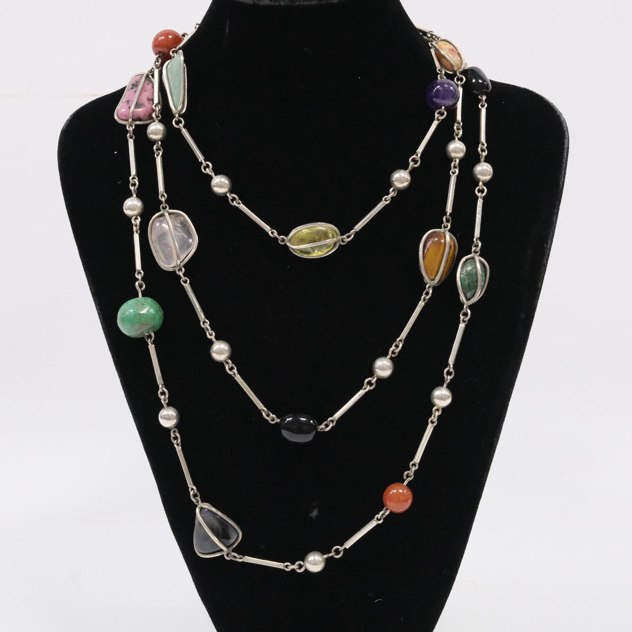 NECKLACE WITH STONES, SILVER.