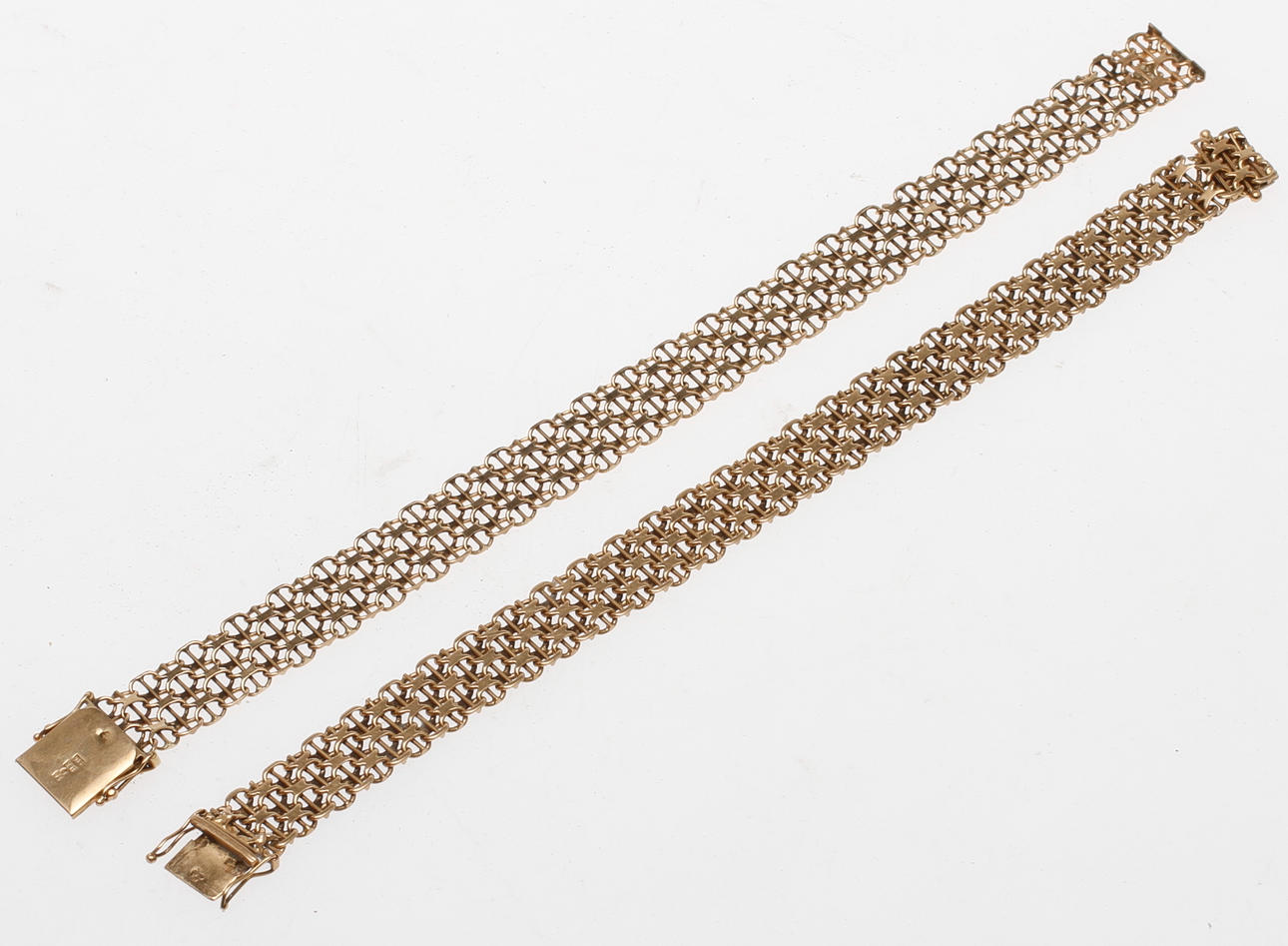 ARMBAND, 2 st, 18k, vikt ca 36 gr.