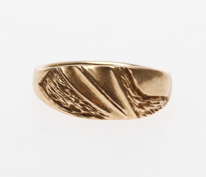 RING, 18k guld, vikt ca 5,3 gr.