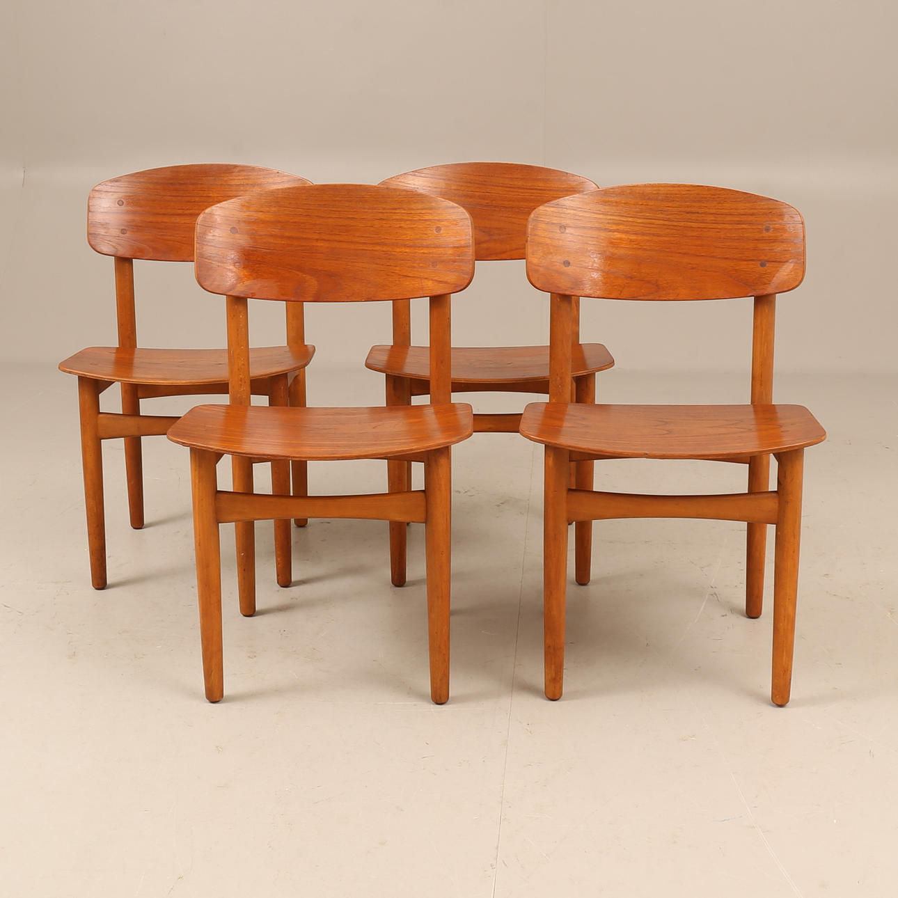 BØRGE MOGENSEN. A set of 4 chairs, model “122”, produced by Søborg
