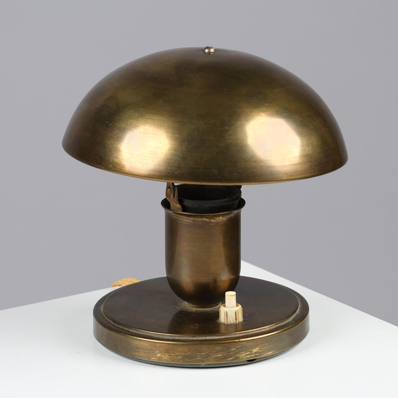 Art Deco table lamp in patinated brass, first half of the 20th century ...
