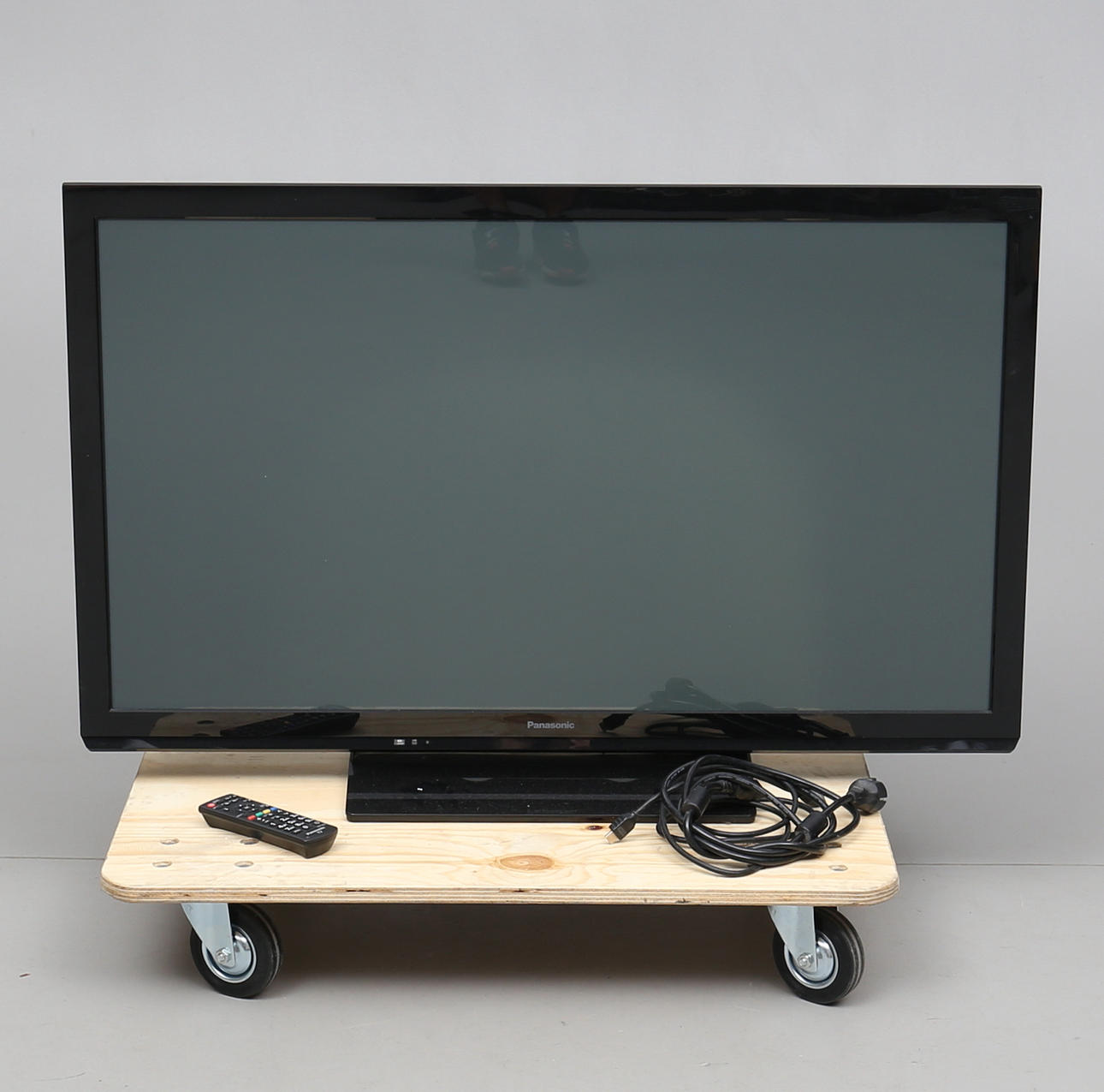 TV, Panasonic, model TX-P42X60E, 42 Inch.