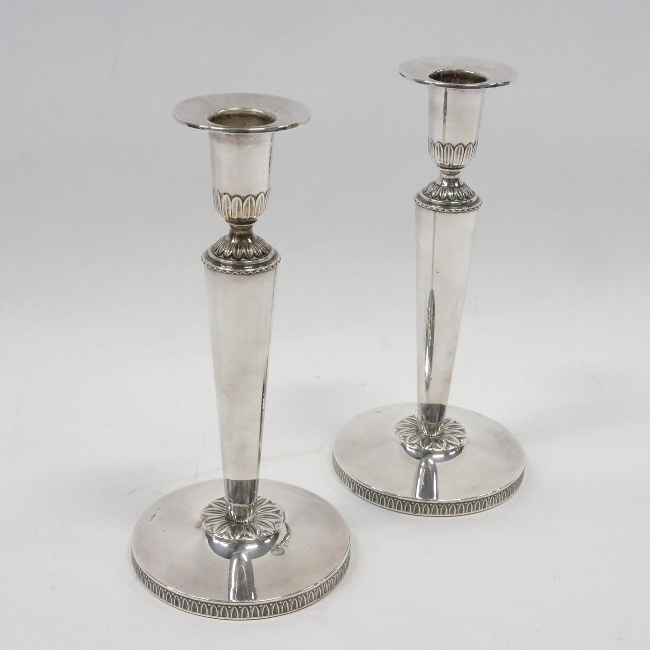 A PAIR OF SILVER CANDLESTICKS.