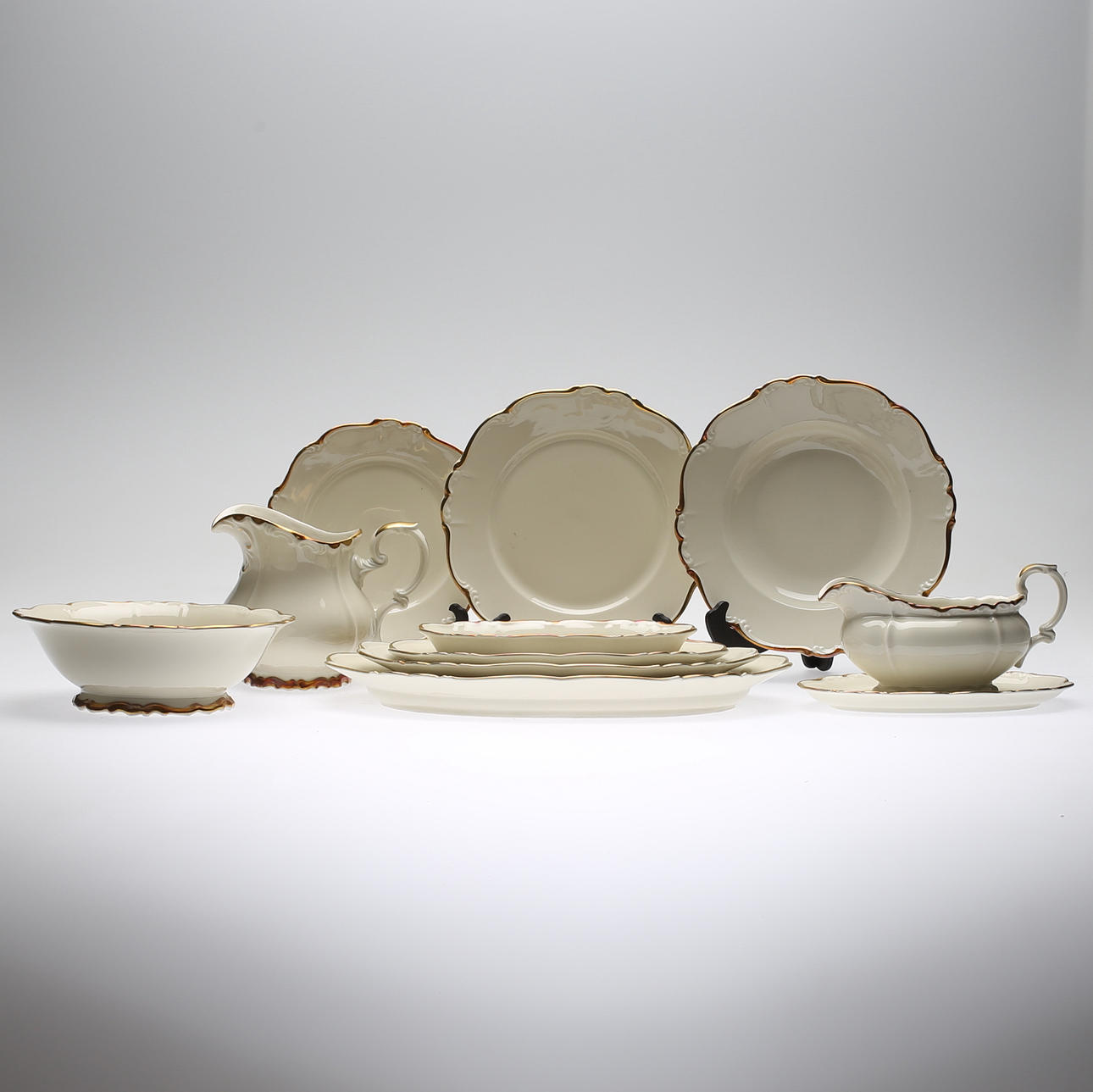 MATSERVIS, 45 delar, porslin, modell "Marleen", Hackefors, 1900-talets första del.