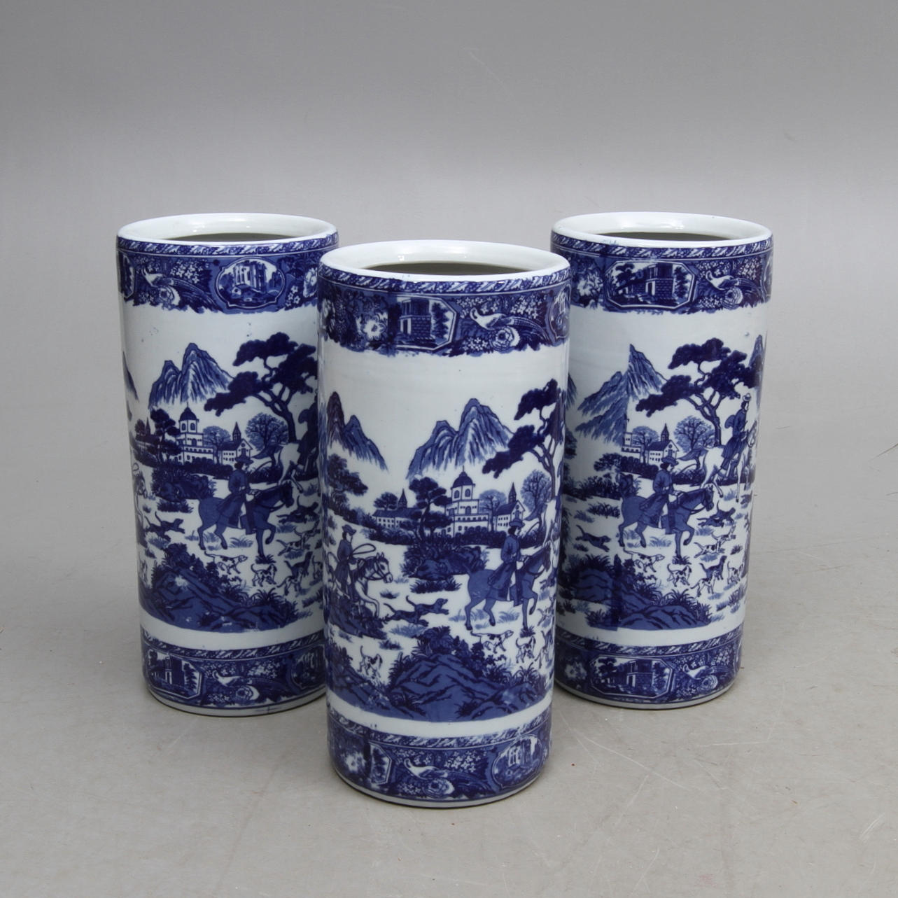 PARAPLYSTÄLL, 3 st, porslin, Kina, 1900-talets senare del.