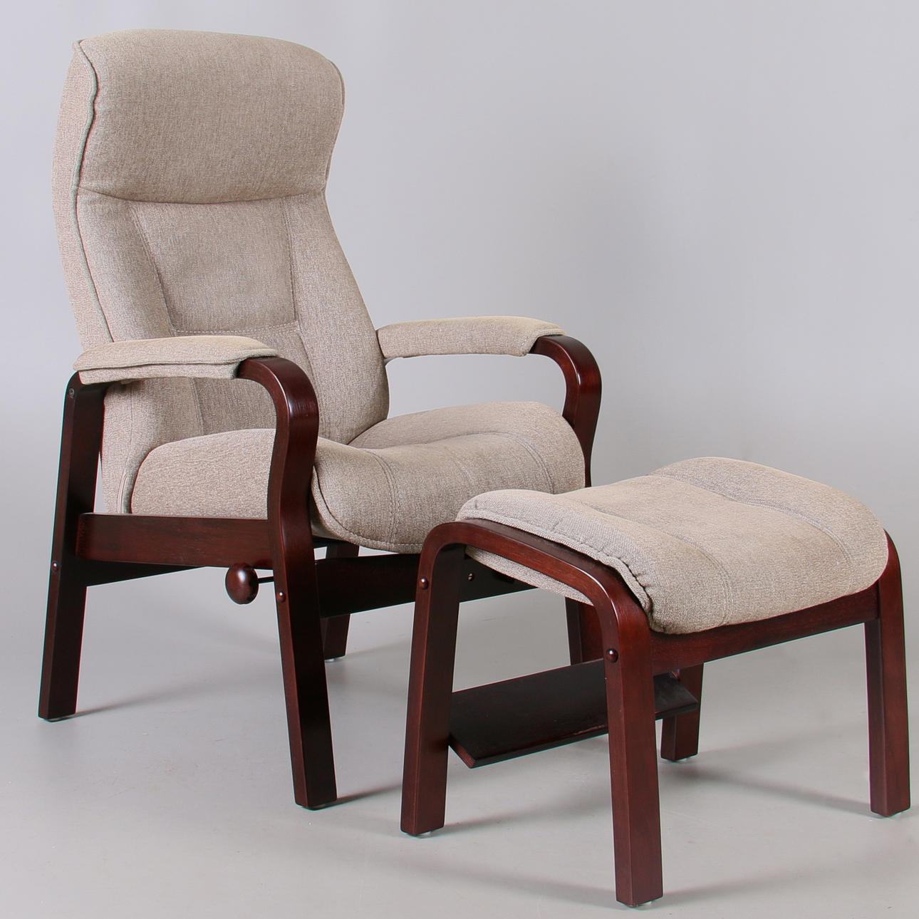 KARMFÅTÖLJ, samt fotpall, ställbar, 1900/2000-tal.