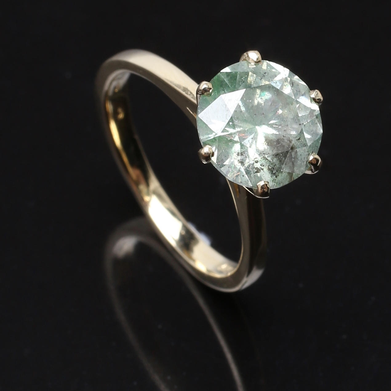 RING 14 K gult guld med solitär blåtonad diamant 3,16 ct.