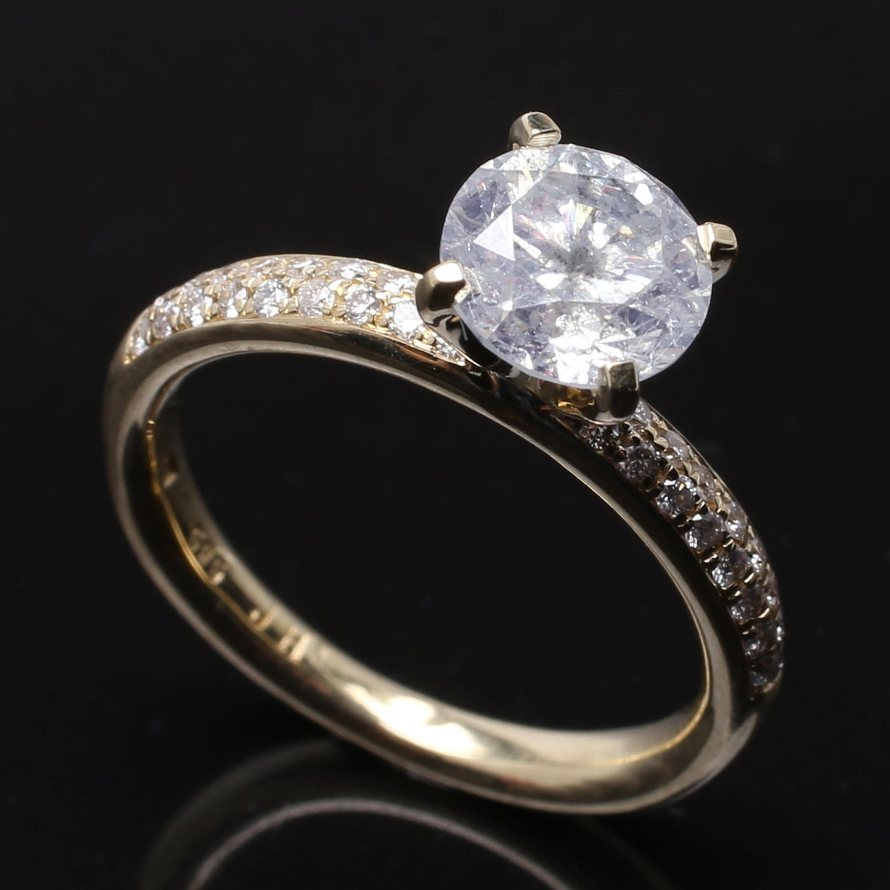 ALLIANSRING i 18 K gult guld med diamanter 1,20 ct.