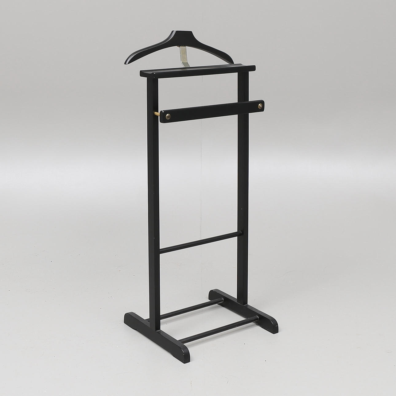 HERRBETJÄNT, svart trä/metall.