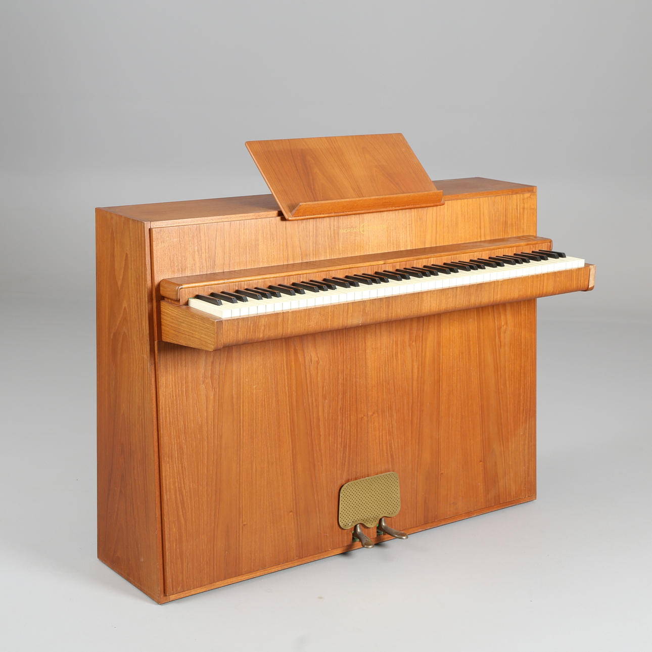 ANDREAS CHRISTENSEN. Pianette af teak, 1960'erne.