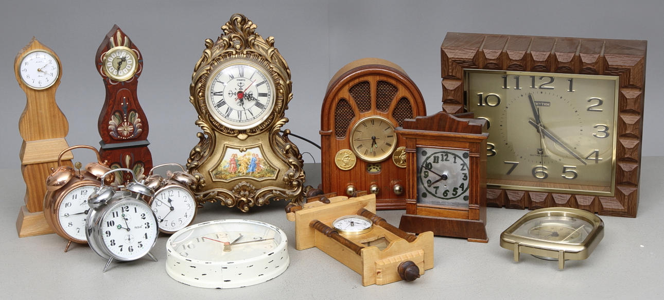 BORDS- och VÄGGUR, 12 st.