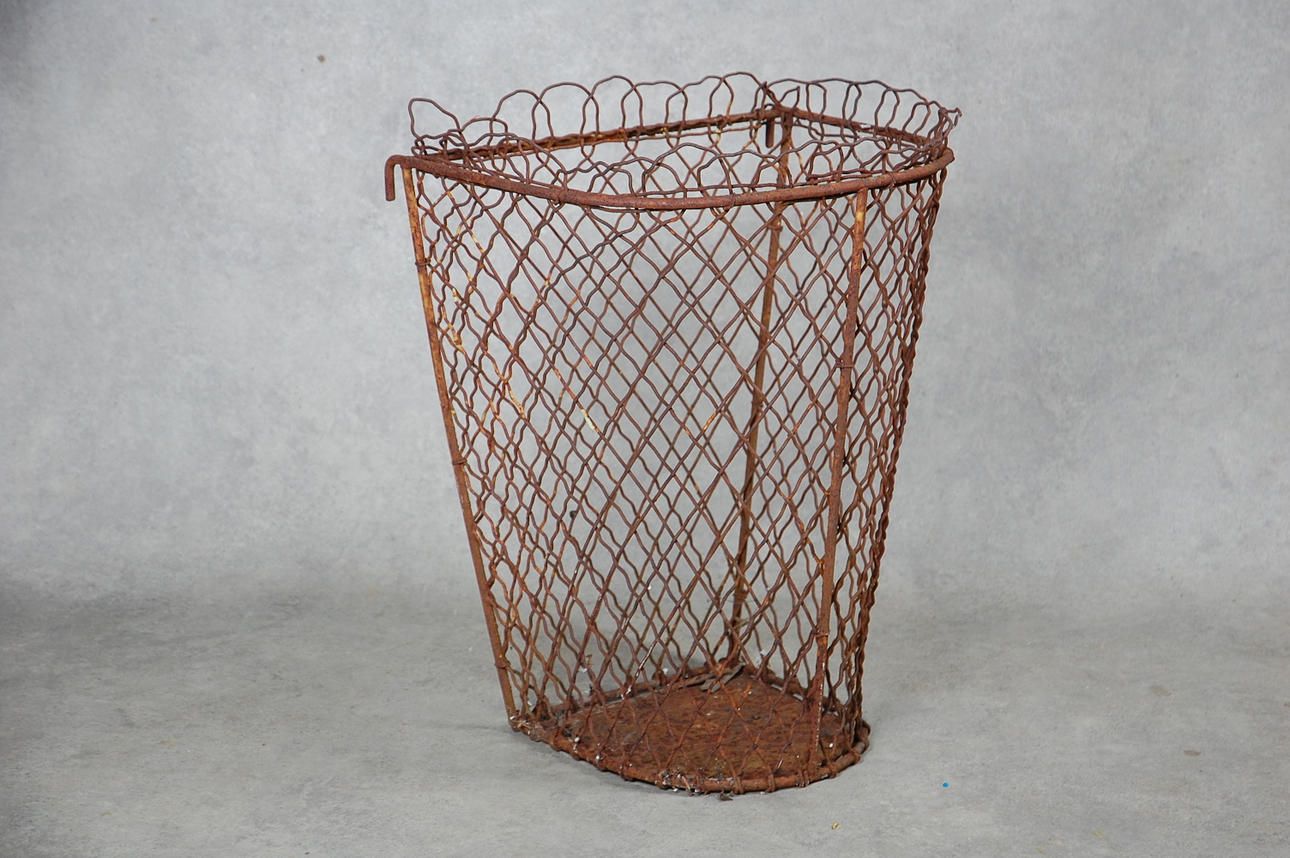 PAPPERSKORG, 1900-talets mitt.