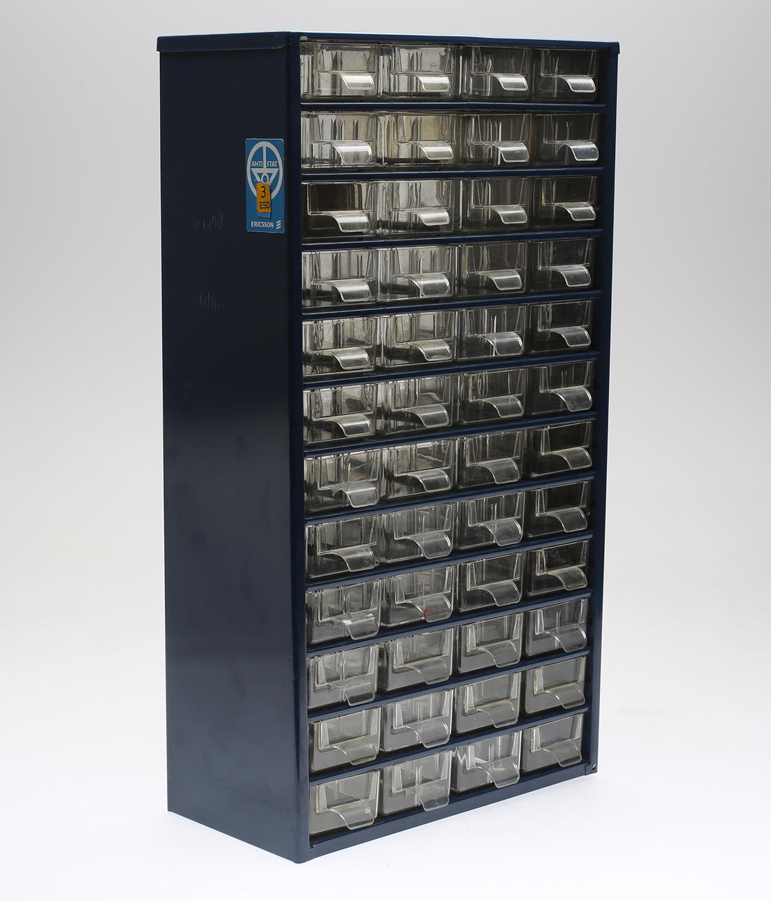 SORTIMENTSSKÅP, plåt samt plast, 1900-talets andra del.