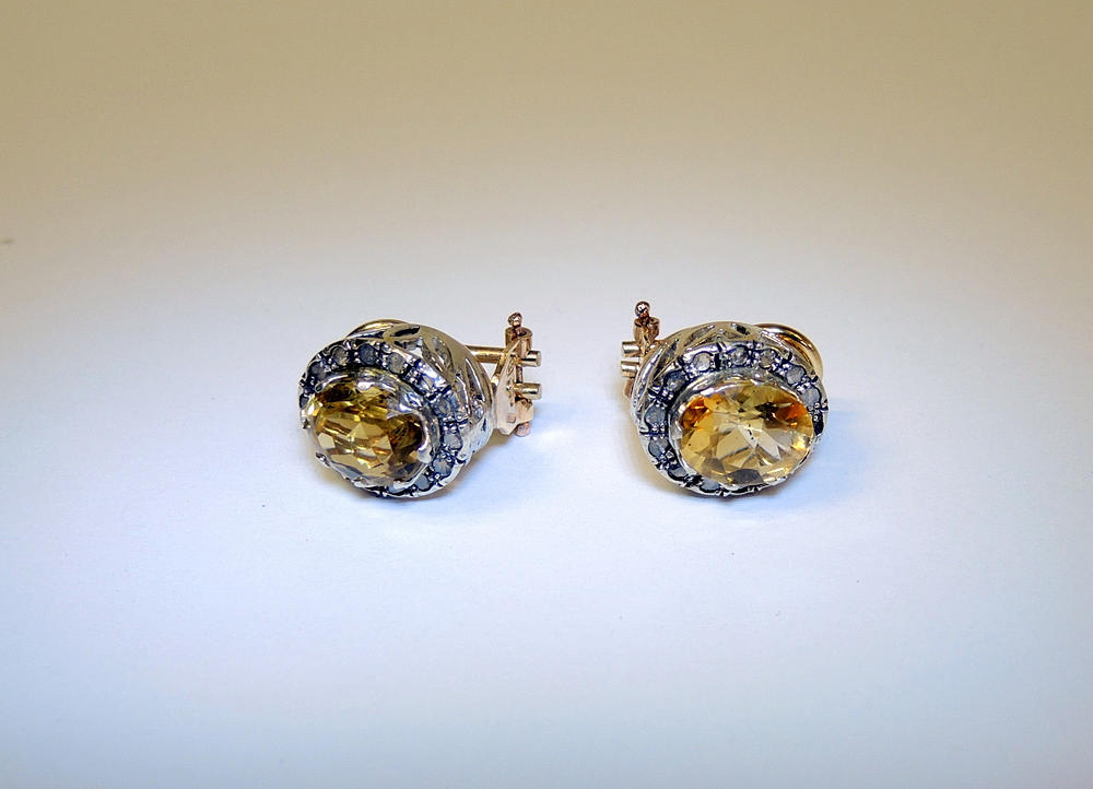 PAR DIAMANT TOPAS ÖRHÄNGEN.