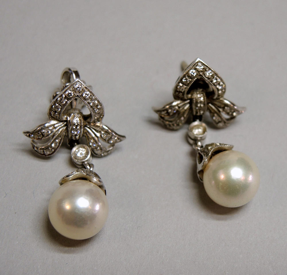 PAR DIAMANT-PÄRLA DROP ÖRHÄNGEN.