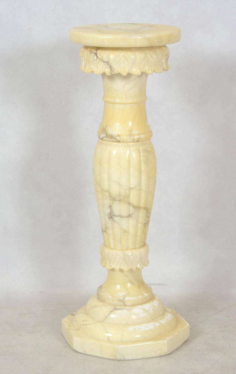 PIEDESTAL, alabaster, 1900-talets senare hälft.