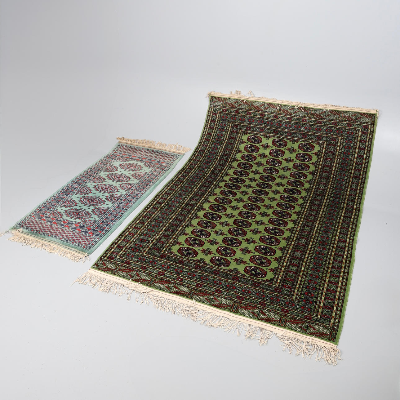 TVÅ PAKISTANSKA MATTOR.