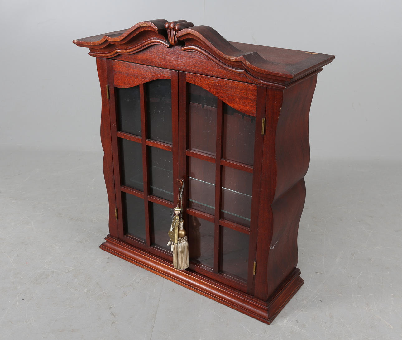 VITRINSKÅP, 1900-tal.