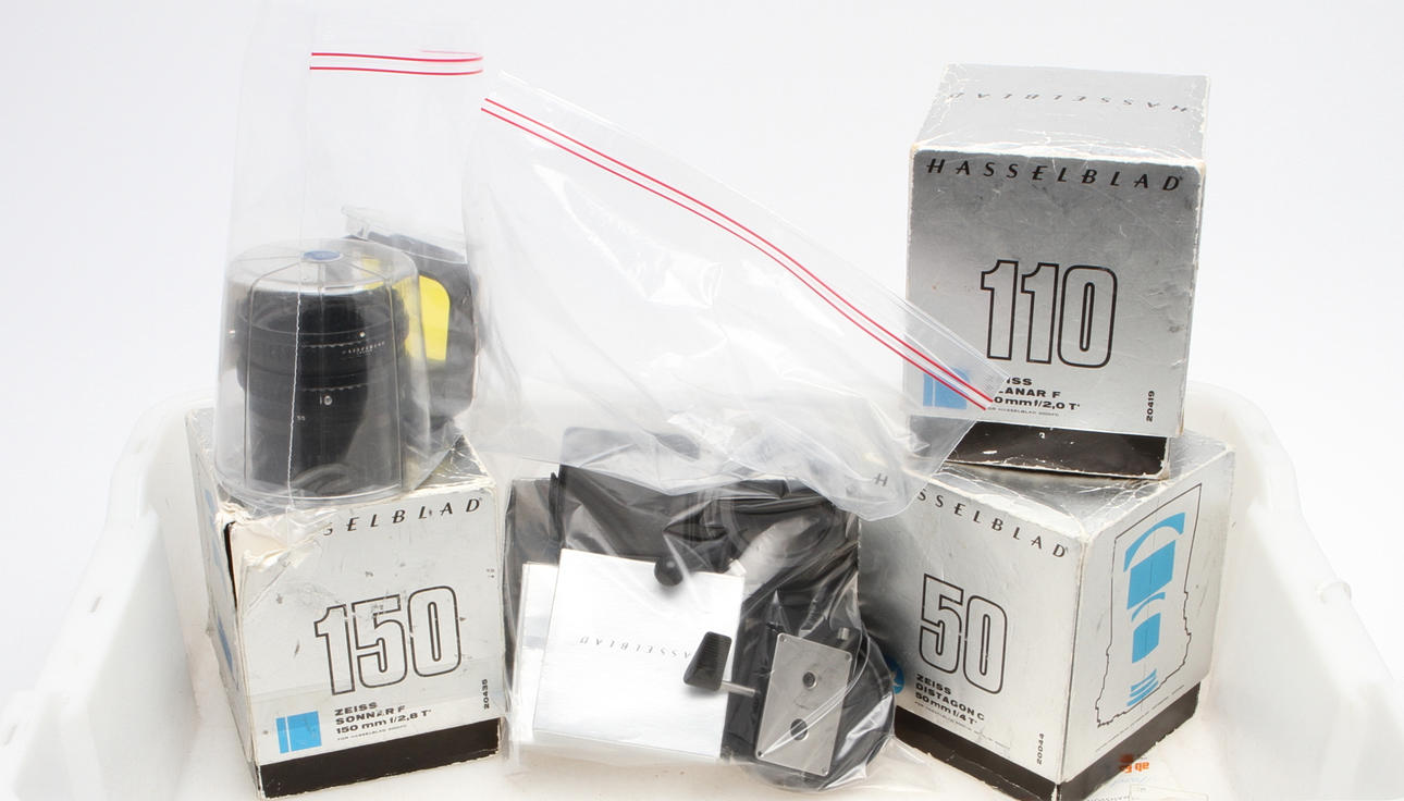HASSELBLAD, 5 delar, objektiv 50, 110 och 150. Ljusmätare samt Polaroid, 100.