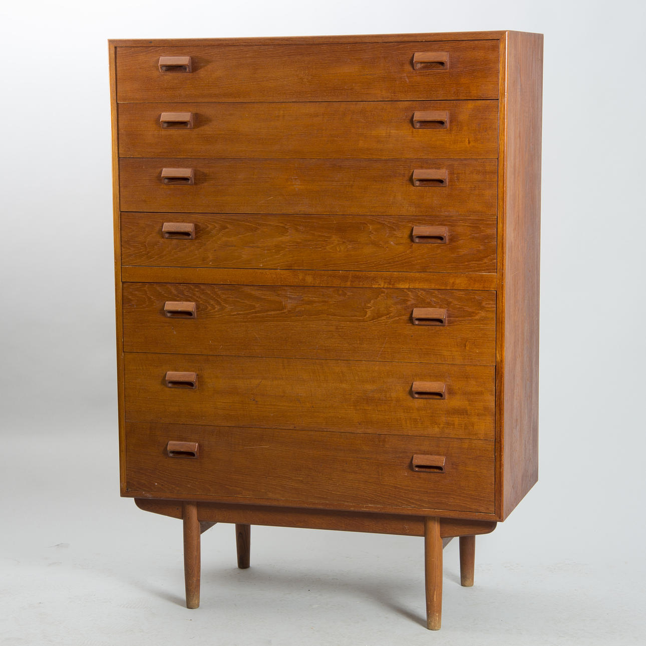 Chest of drawers, 7-drawer, teak, mid-20th century.