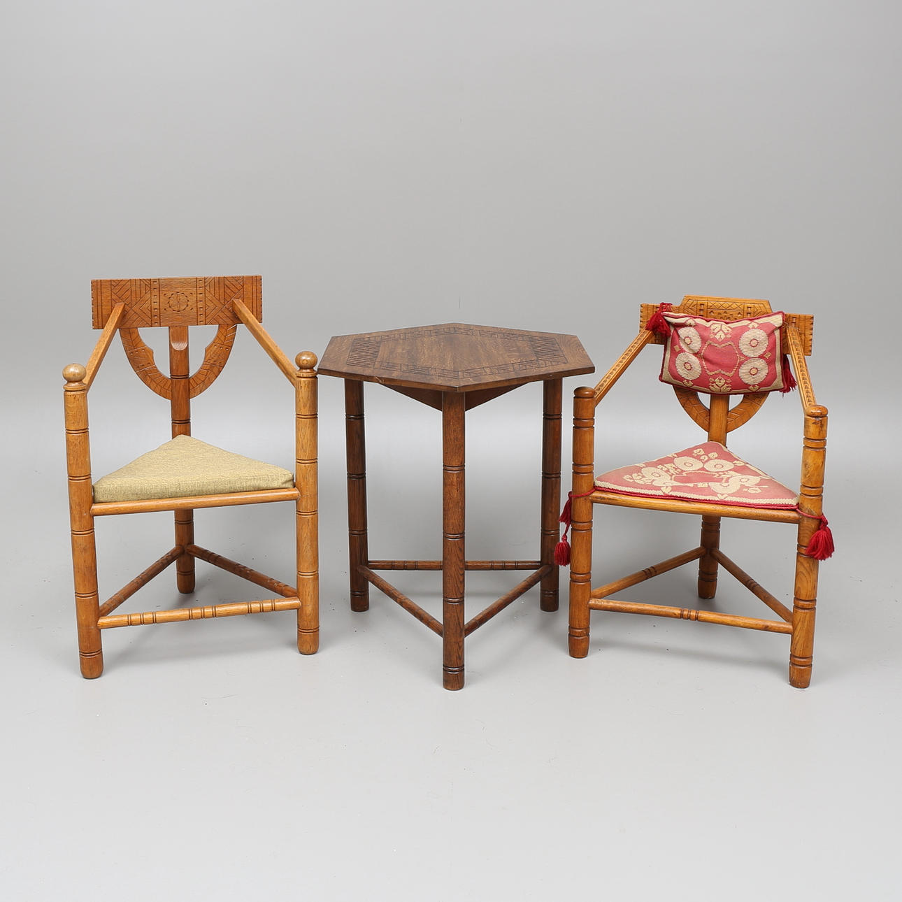 MUNKMÖBEL, 3 delar, tidigt 1900-tal.