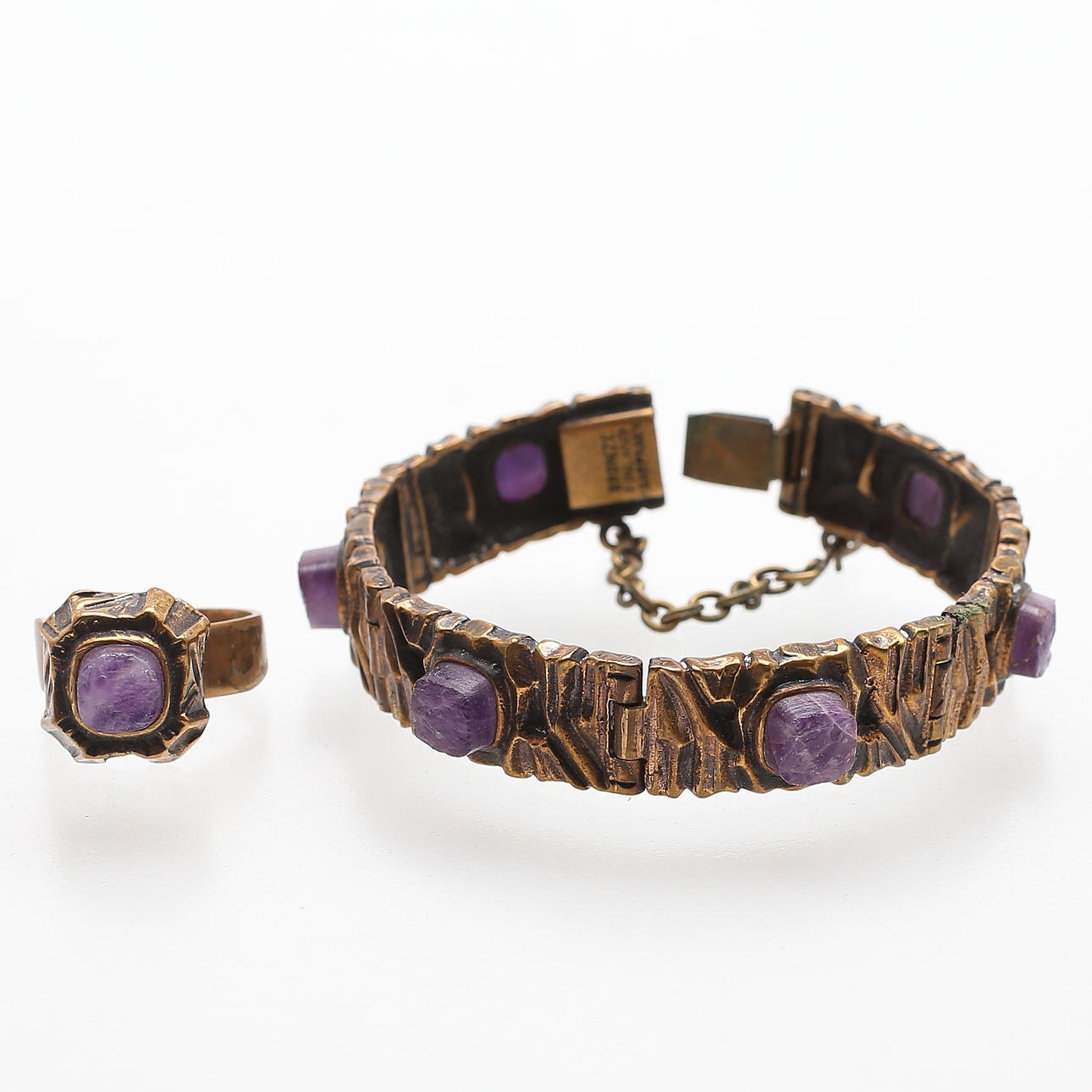 ARMBAND samt RING, brons, Penti Sarpaneva, Finland, 1900-tal.