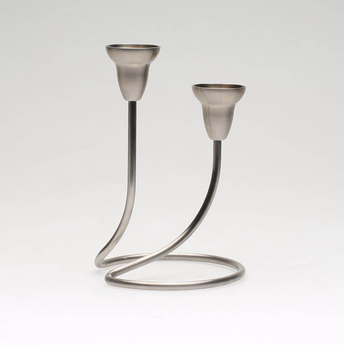 KANDELABER i rostfritt stål, "Swing", Jens Jensen för Georg Jensen, Danmark.