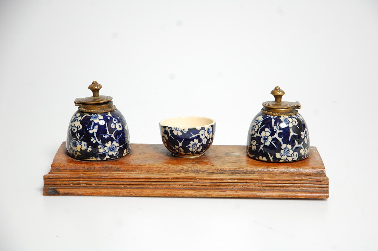 SKRIVSTÄLL, porslin Danmark 18-1900-tal.