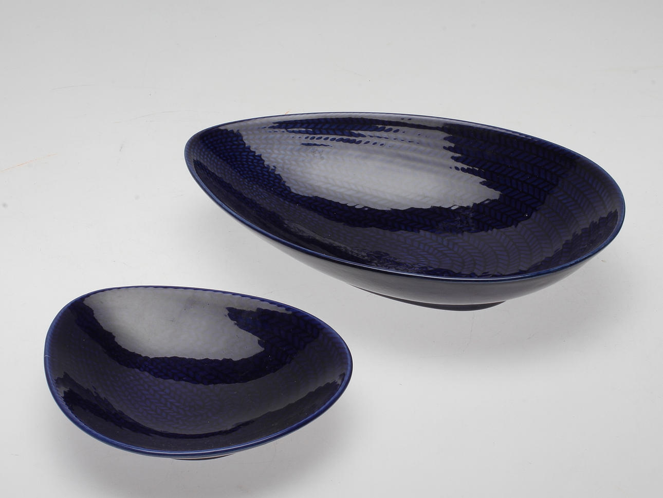 SKÅLAR, 2 st, flintgods, "Blå Eld", Hertha Bengtsson, Rörstrand.