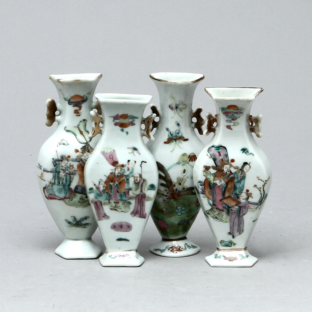VÄGGVASER, 4 st, porslin, Kina, 1800/1900-tal.