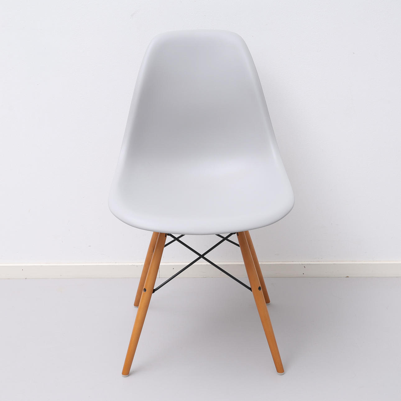 CHARLES & RAY EAMES, „Eames plastikstol“, Vitra, 2006.