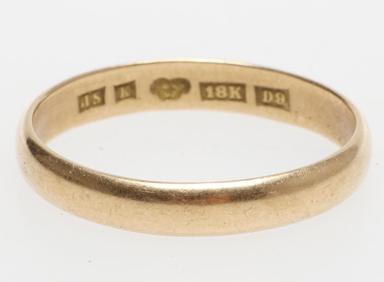 RING, 18 K guld, vikt 4,26 gram.