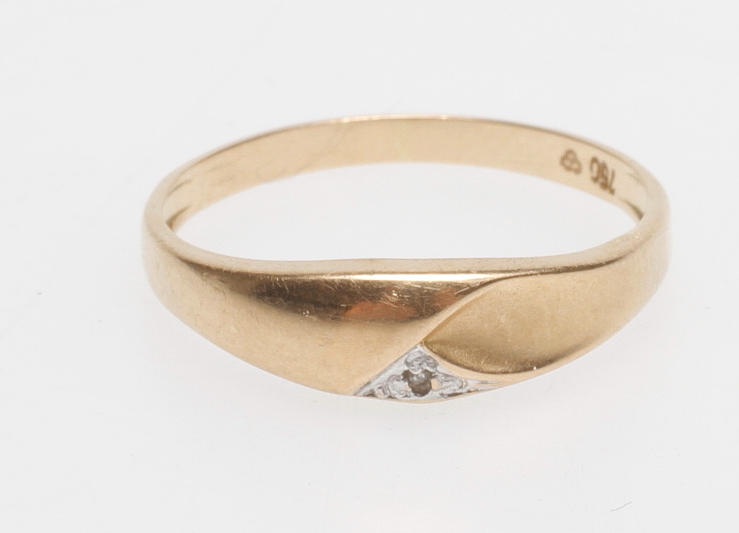 RING, 18k guld, vikt ca 1,4 gr.